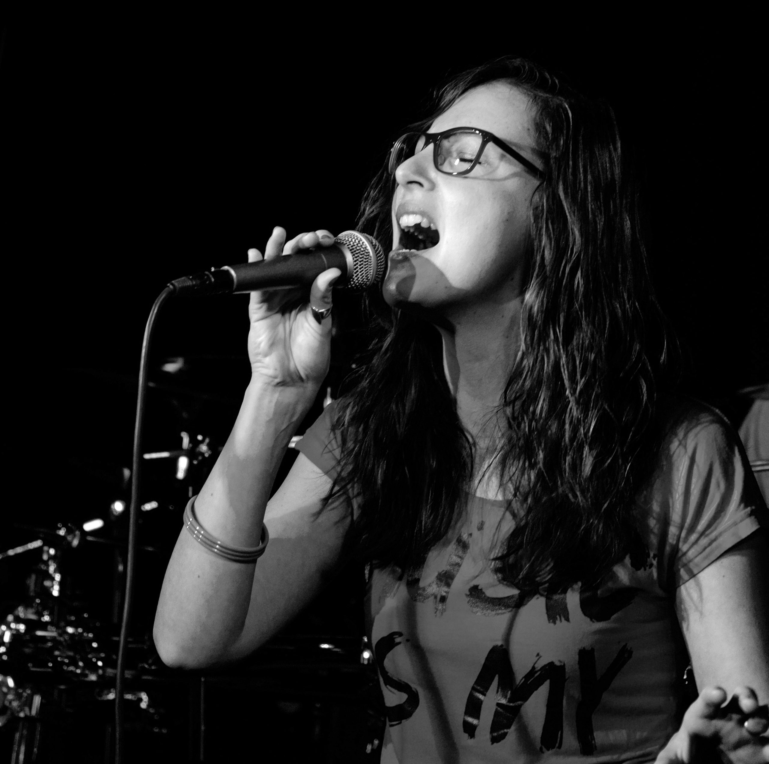 Sängerin Stephanie Patchev München, Musik nleibt, Musik und Gesang Trauerfeier und Beerdigung